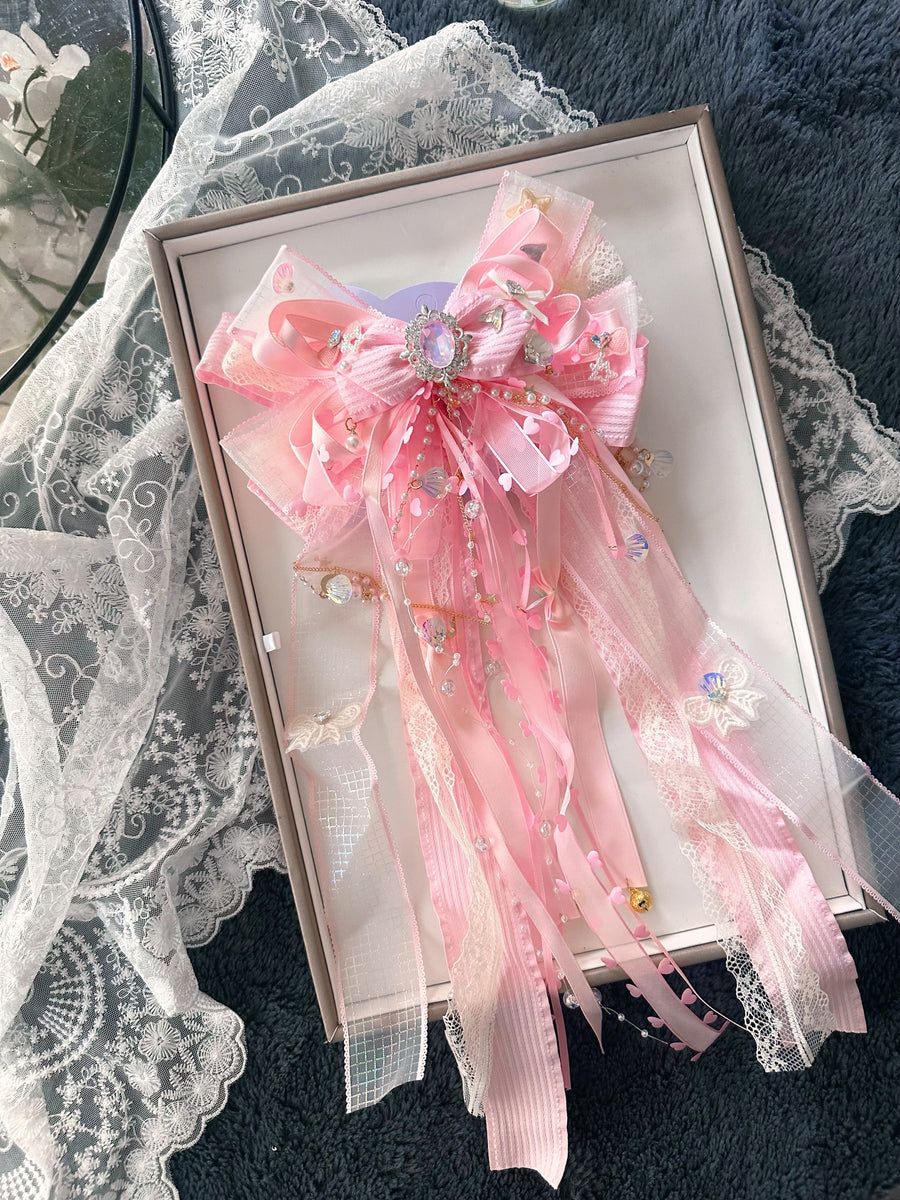 Long pink streamers