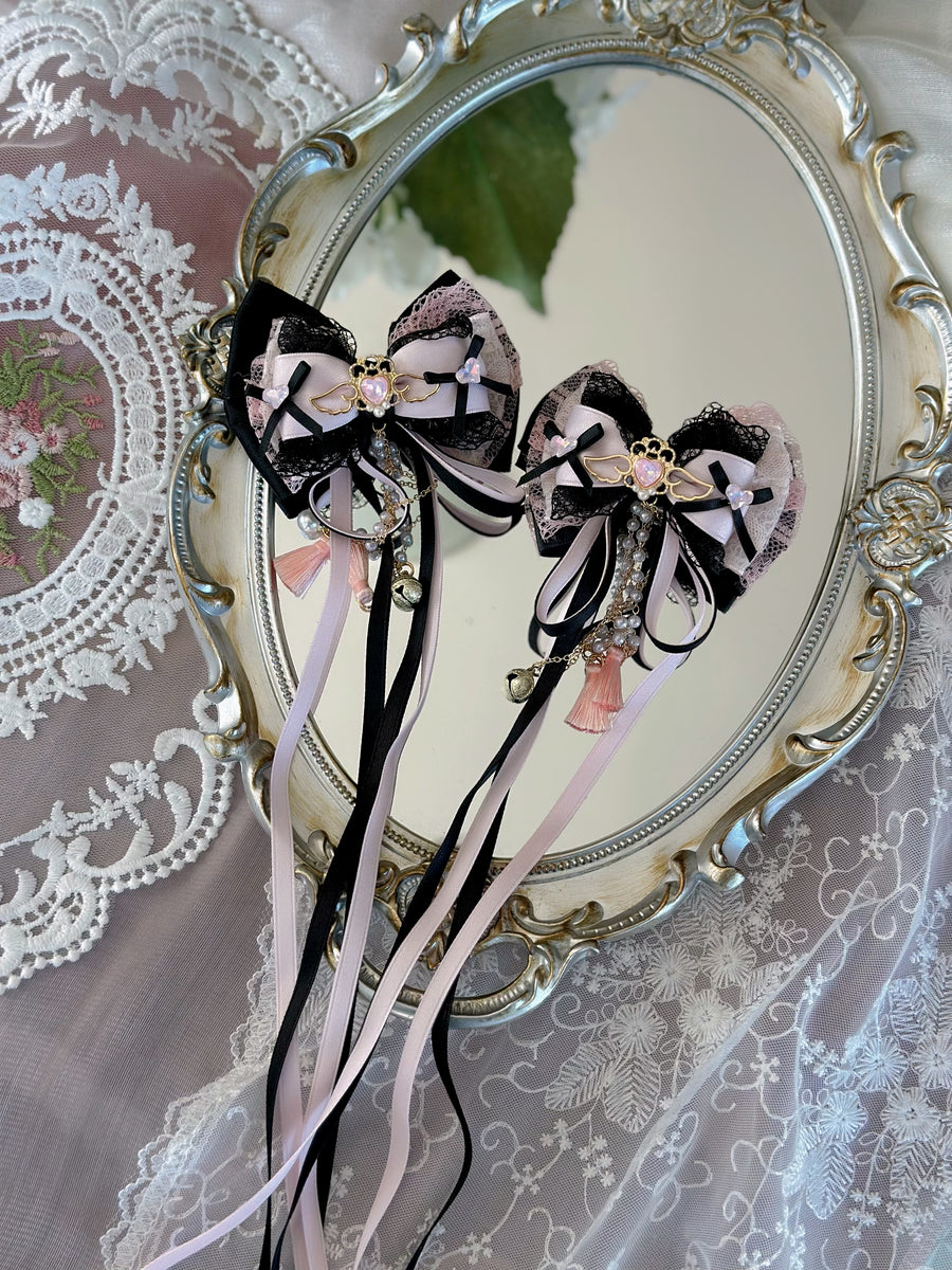 Black and pink lolitas in pairs