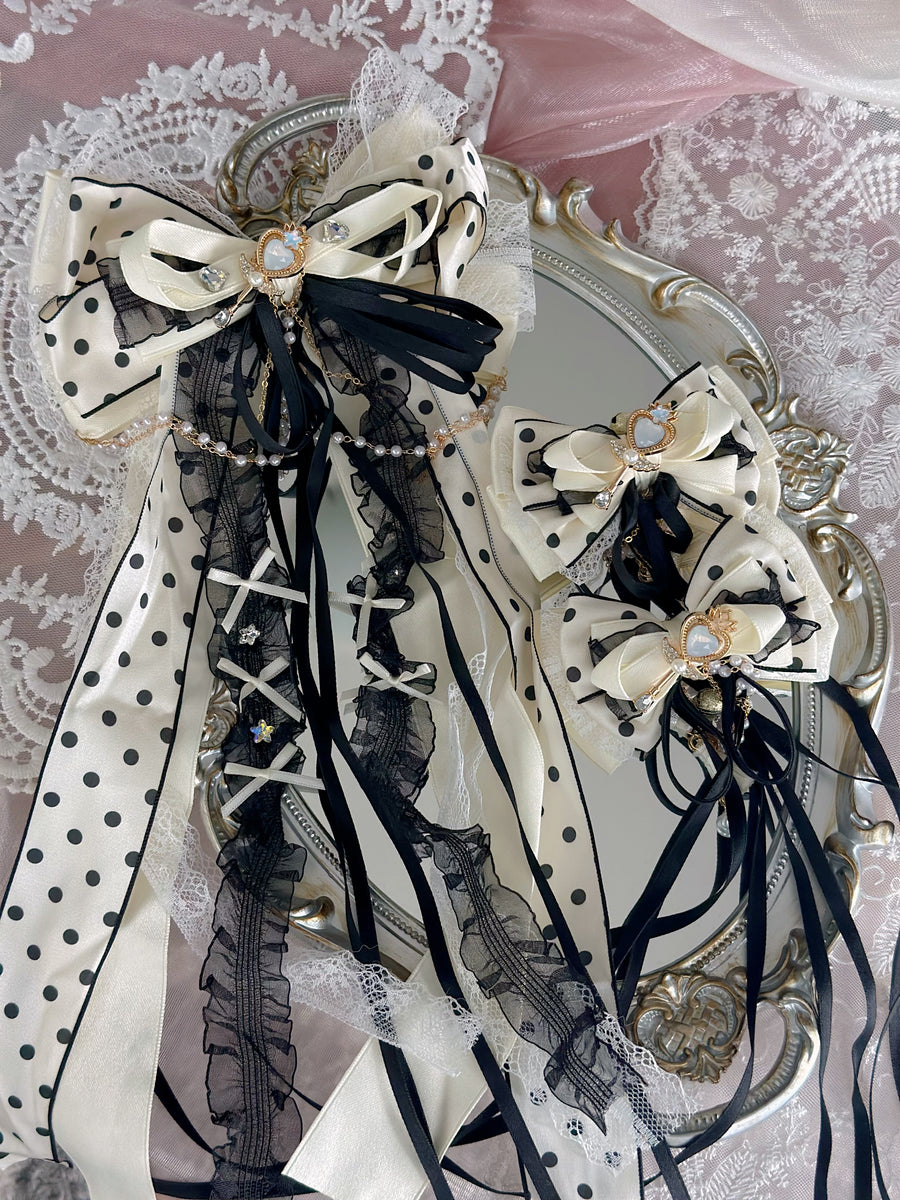 Black and white polka dot streamers