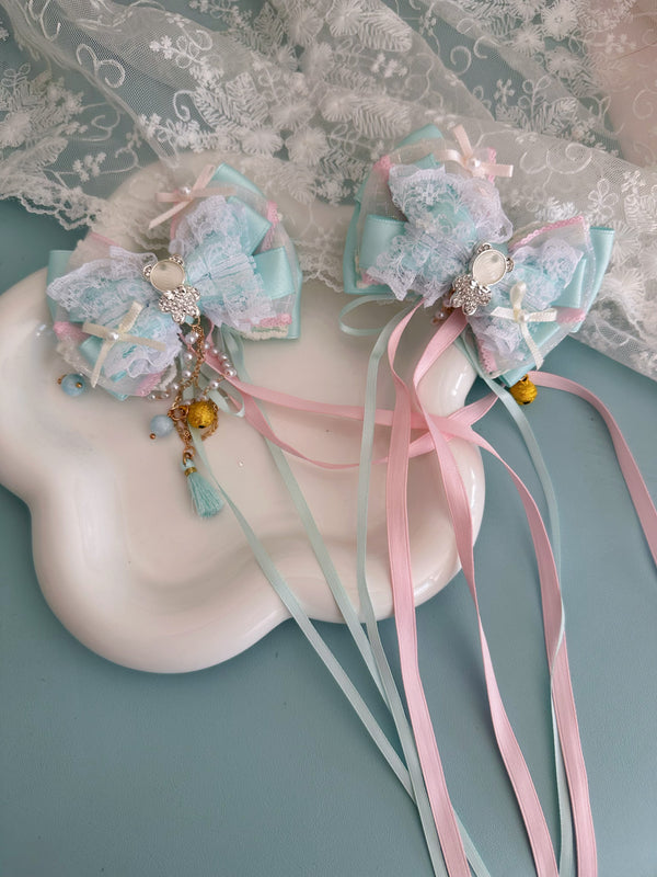 Light blue lace streamers