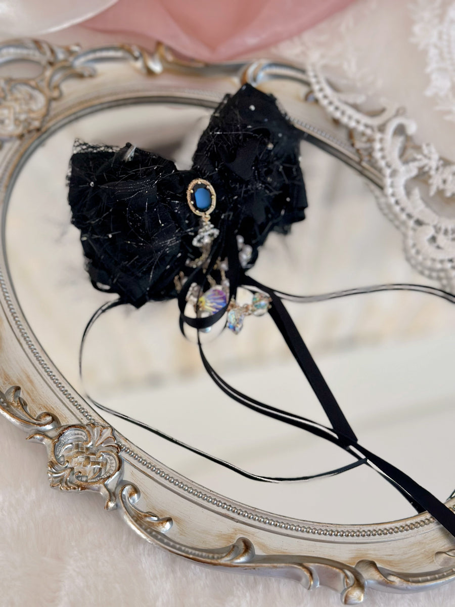 Black shiny clip